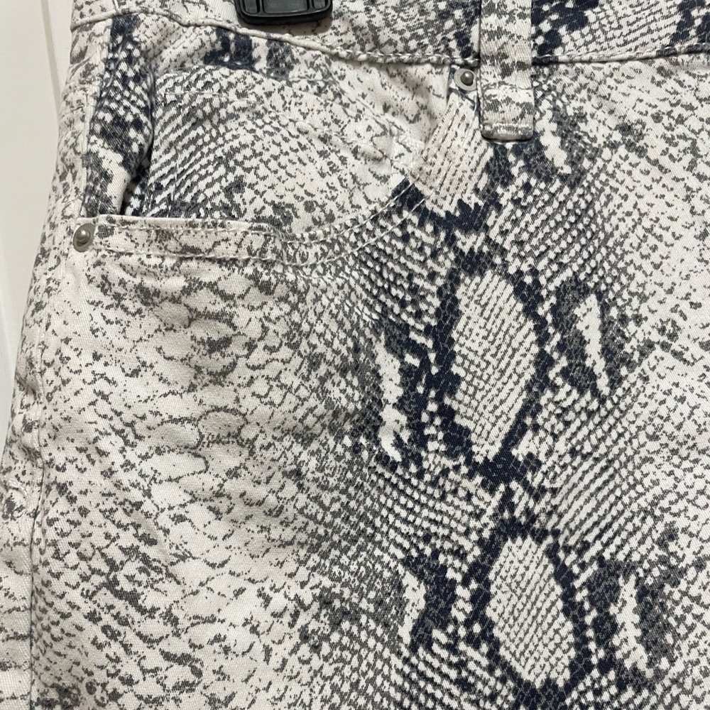 ❤️🔥 Fire! Python Print Womens Sz 11 3” Snakeskin Y2K Stretch Animal Print Short - Picture 4 of 11